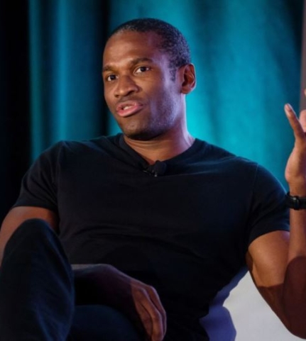 Nous sommes entrés dans une nouvelle ère monétaire où le Bitcoin et l’Or sont les maîtres, affirme Arthur Hayes.