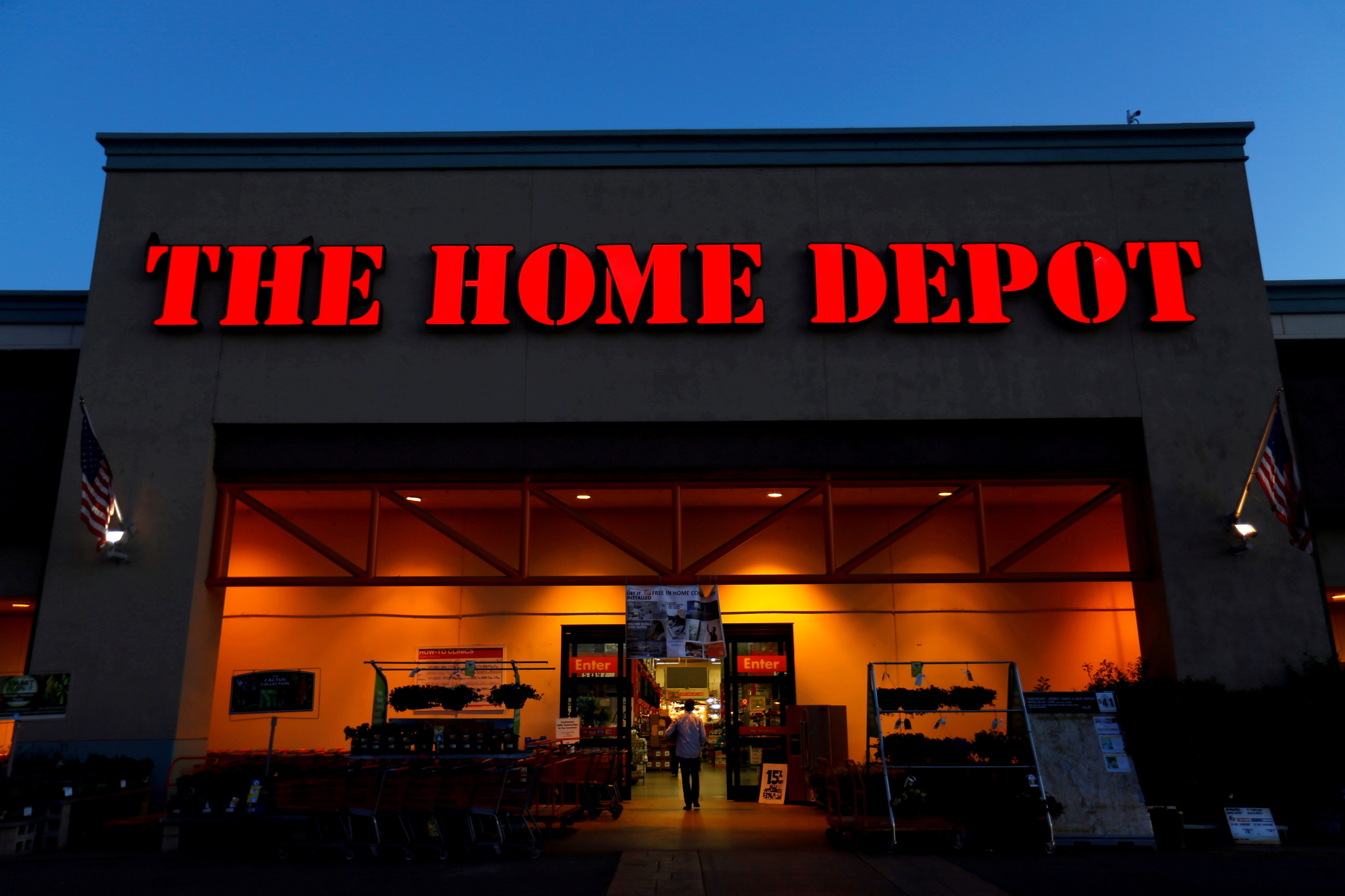 Le marché boursier américain a chuté mardi après que le détaillant Home Depot a présenté des perspectives plus faibles que prévu.